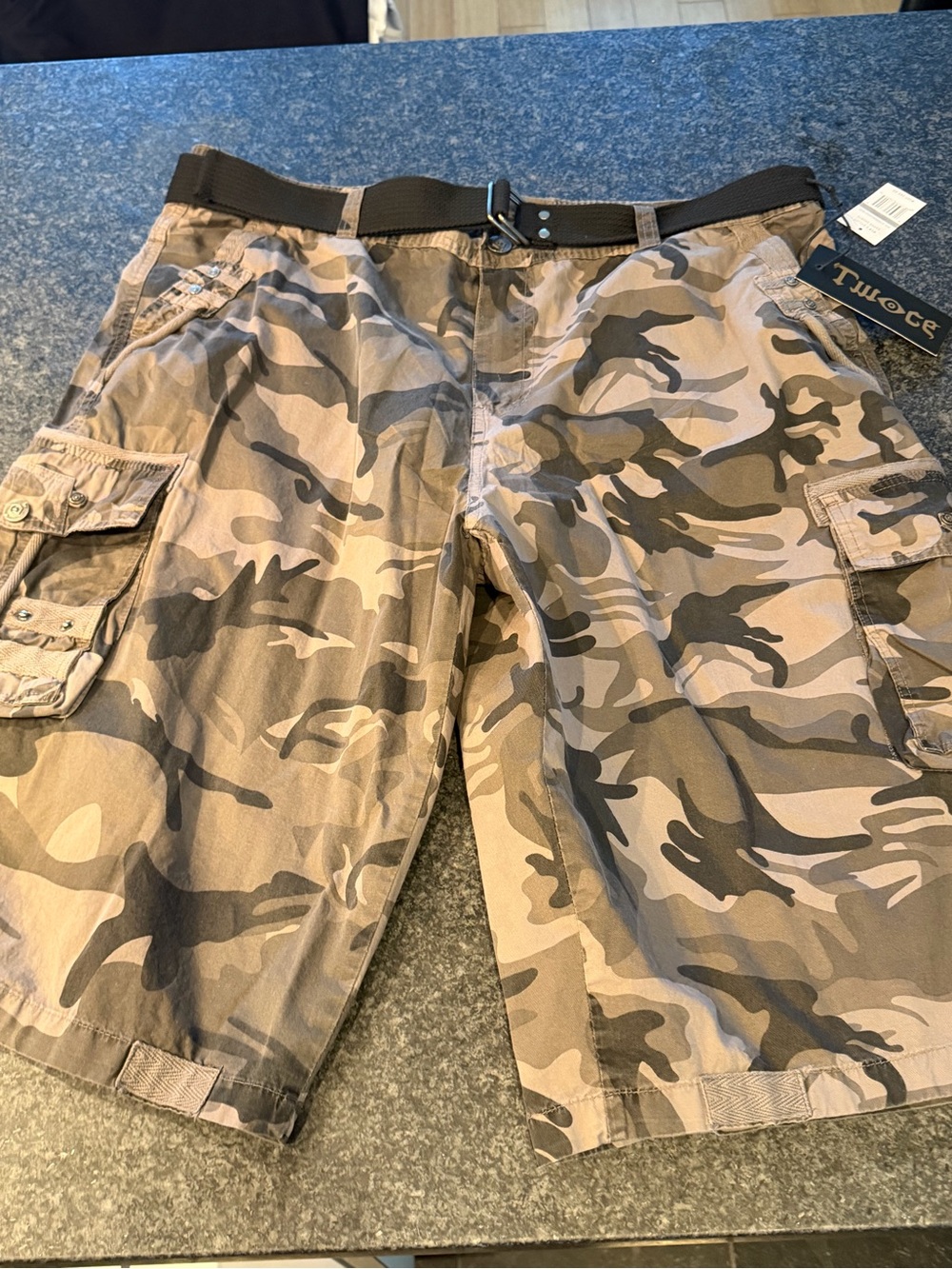 Men's Camo Cargo Shorts in Tan/Olive